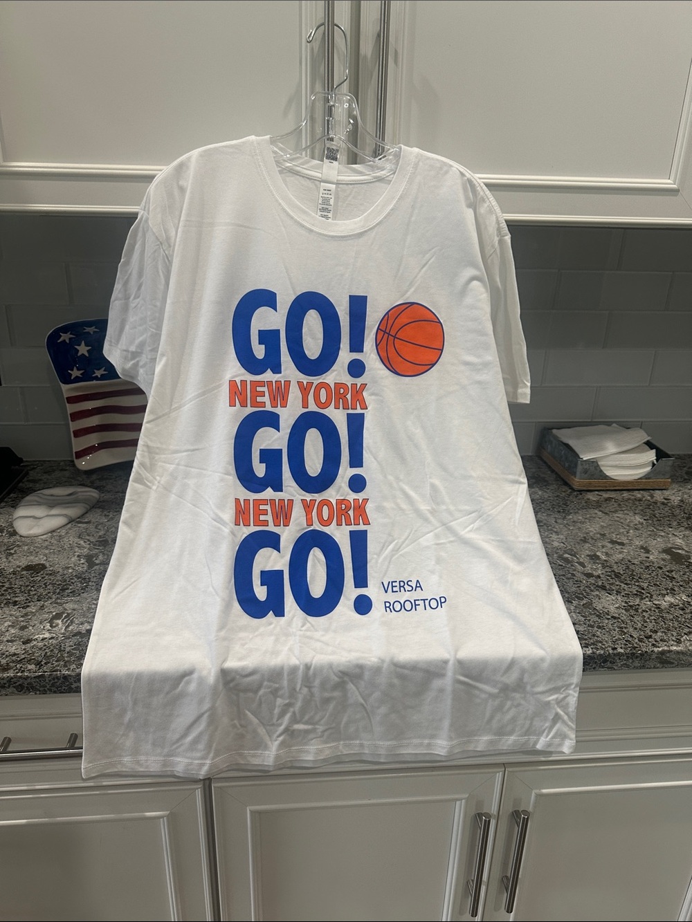 KNICKS NEW GO! New York GO! White Graphic T‑Shirt with Basketball